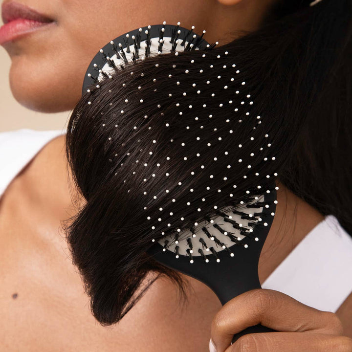Kitsch - Smooth & Polish Brush in Black